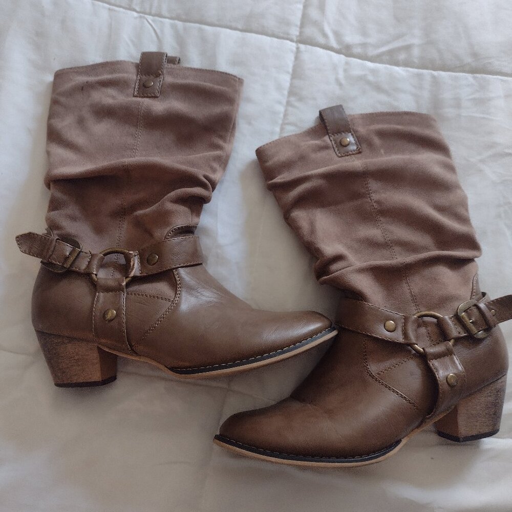 Women's boots size 8